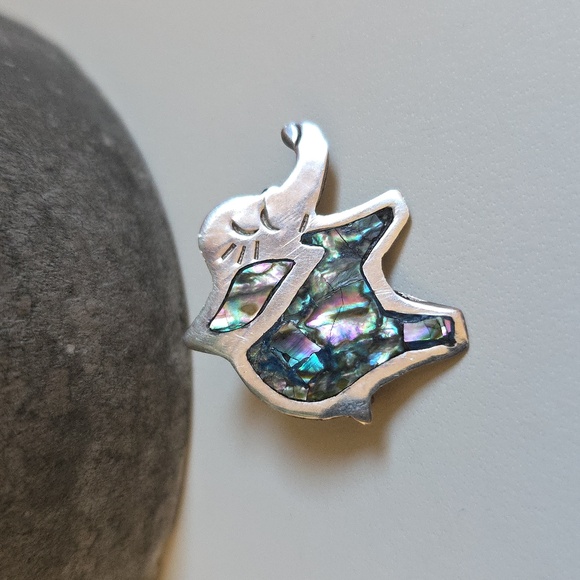 Sterling Elephant Brooch with Abalone Inlay - Picture 2 of 7